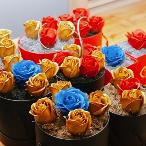 Gift Box Roses