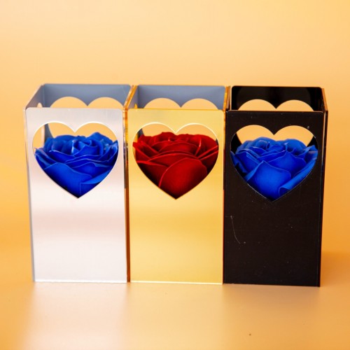 Luxury Bloom Hearts – Συλλογή από Πολύχρωμα Τριαντάφυλλα σε Καρδιόκουτα